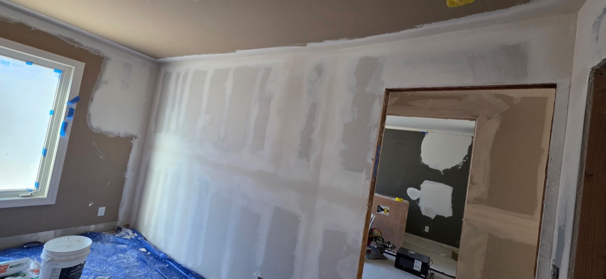Bedroom drywall taping